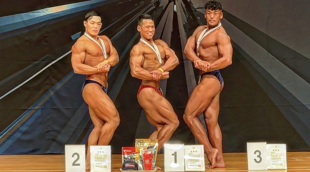 ISuperbody's tweet photo. 日本クラス別ボディビル選手権
90kg超級で優勝しました🏆

大会運営、応援してくださった方々ありがとうございました！！

減量終わったし、本当は観光したいのですが仕事あるので直帰です。新幹線満員で座れないんで硬い通路に2時間腰掛けてます。身体休めたい。 https://t.co/eqMMSmGsIc