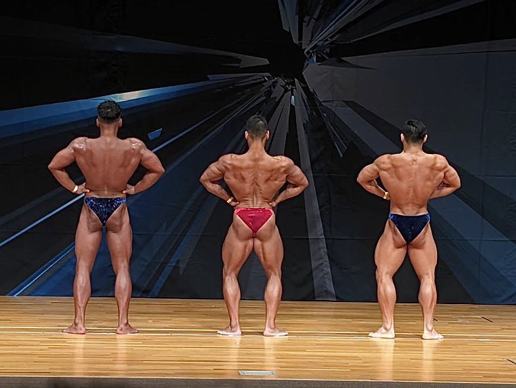 ISuperbody's tweet photo. 日本クラス別ボディビル選手権
90kg超級で優勝しました🏆

大会運営、応援してくださった方々ありがとうございました！！

減量終わったし、本当は観光したいのですが仕事あるので直帰です。新幹線満員で座れないんで硬い通路に2時間腰掛けてます。身体休めたい。 https://t.co/eqMMSmGsIc