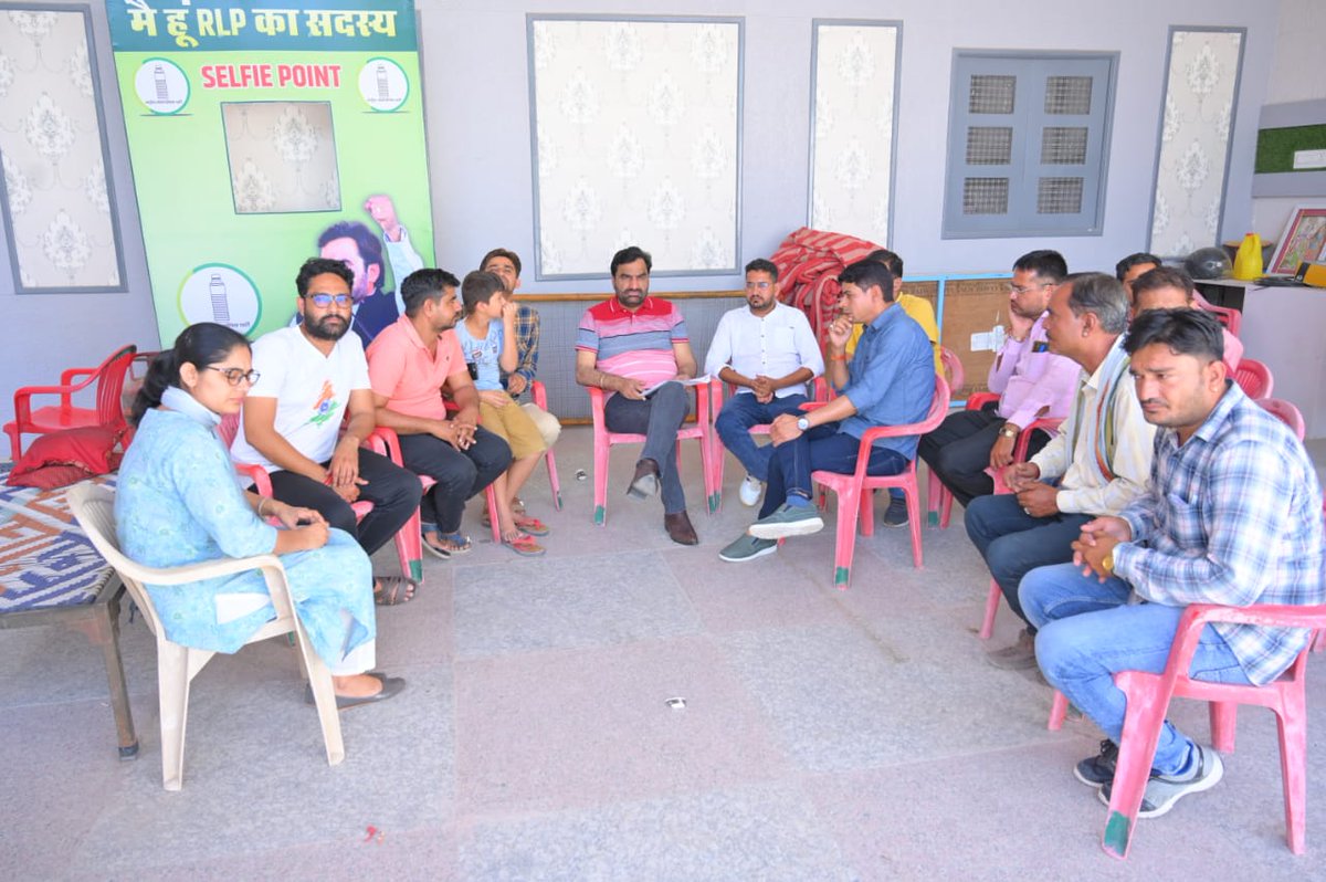 आज नागौर आवास से रवाना होने से पूर्व राजस्थान नर्सेज संयुक्त संघर्ष समिति ने ज्ञापन देकर नागौर जिले में UTB आधारित हुई ANM ,GNM तथा पैरा मेडिकल संवर्ग की भर्ती में अंतिम रूप से चयनित सूची में की गई मनमर्जी से अवगत करवाया ! भर्ती प्रक्रिया में इस प्रकार जिम्मेदारों द्वारा मनमर्जी