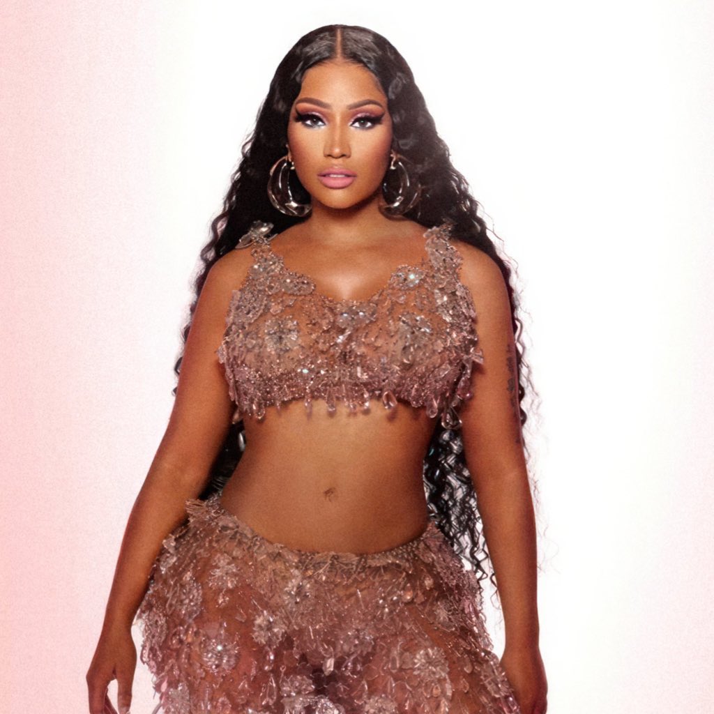 BuzzingPop's tweet photo. “Last Time I Saw You” by Nicki Minaj becomes the first solo female rap song to reach #1 on iTunes in 40 countries since her own “Super Freaky Girl” over a year ago. https://t.co/WTQMxfCmj8