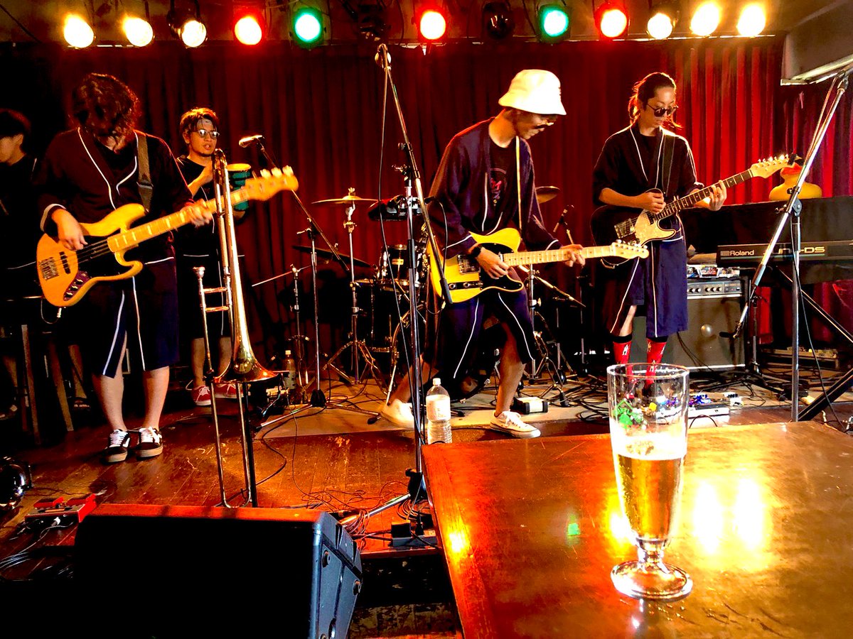 funk_takuma's tweet photo. さすがに疲労コンパニティなので、ライブについては後日たっぷり書こうと思うけど、我々スカグルは紆余曲折ありながらも8年目に突入、最近は遠距離バンドになったけど、なぜか今まで以上に楽しさスキルそして機材の数もアップしてとっても最高のライブでした、そしてバスケ日本代表おめでとう https://t.co/jRQXtgDrID