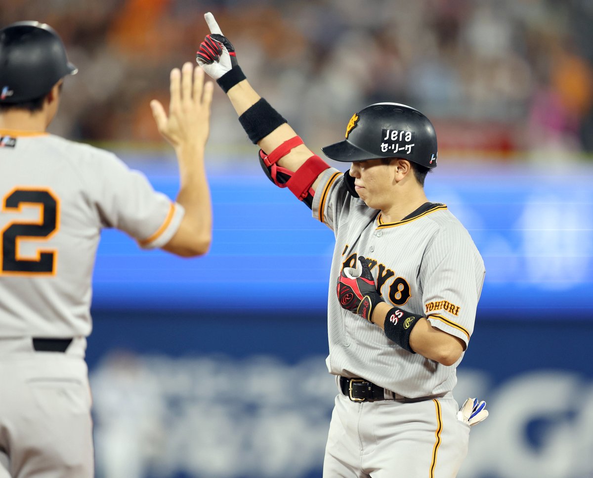 sanspo_giants's tweet photo. 【#本日のベストショット📸】　
決勝打を含む猛打賞の活躍でチームを救った #門脇誠 選手。頼もしいルーキーです(撮影・斎藤浩一、荒木孝雄)　

#巨人 #giants #ジャイアンツ #サンスポ https://t.co/n71tFCIY8J