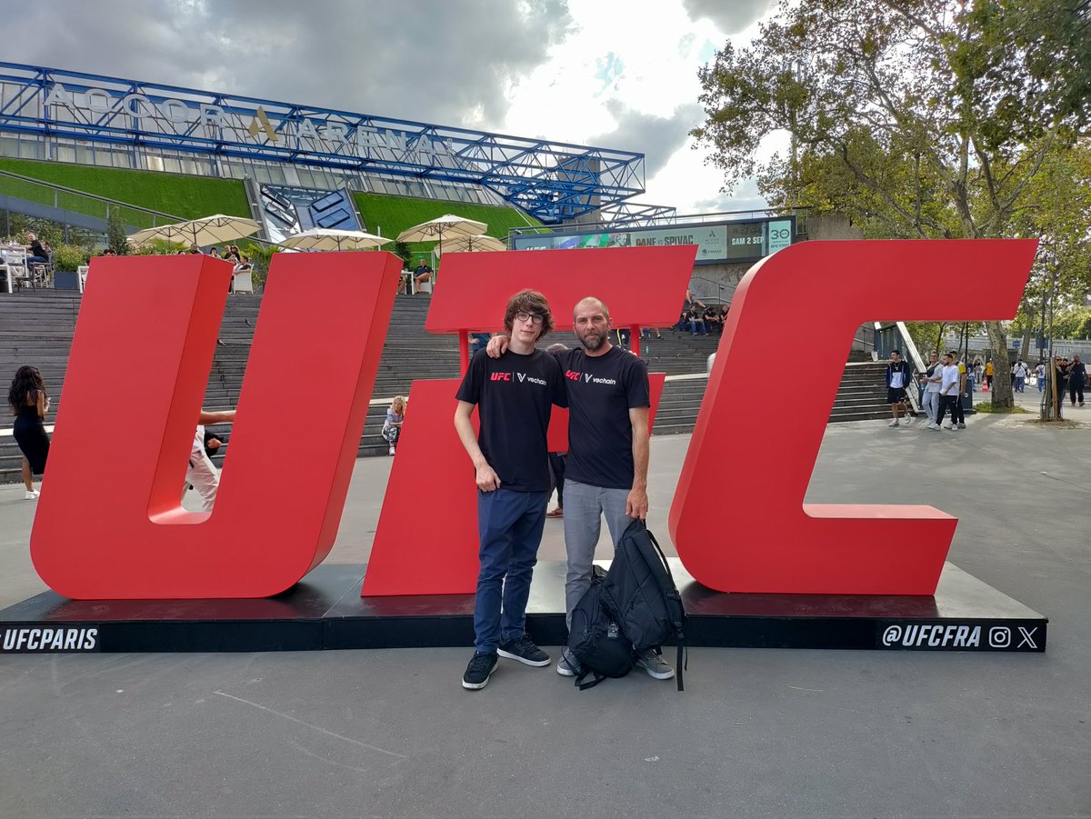 i can make a post of many words but 1 picture says it all ✅

a memory for life between father and son...

can only say thank you ♥️

#vefam #VeChain #UFCParis