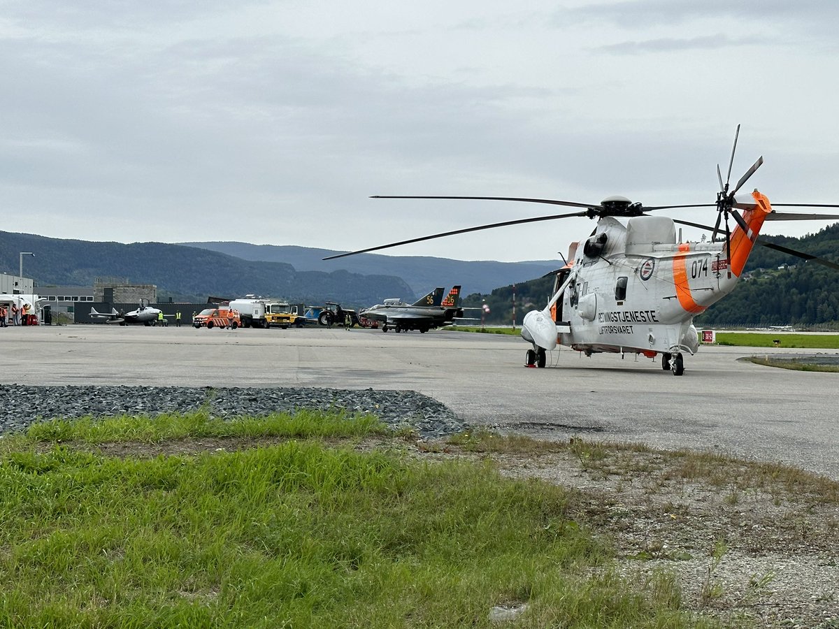 ItsChrisMilne's tweet photo. Telemark Airshow, a small event with a mad line-up 🎉 Seaking bringing me back to my childhood.. https://t.co/QcjjoLajgm