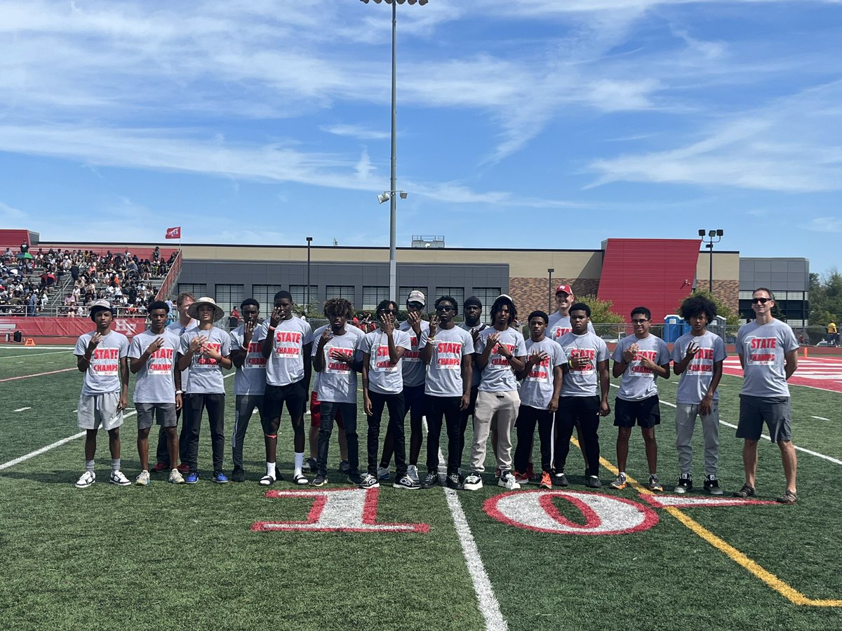 HFtrack_field's tweet photo. Thank you Matt Lyke @HFHSAthletics for organizing the ceremony to celebrate our program’s state championship. Rings look great!
Special group of young men. https://t.co/nGCj4auddR
