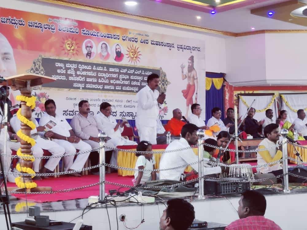 arkinc_official's tweet photo. ಇದೇ ವೇಳೆ ಮಾನ್ಯ ಸಚಿವರುಗಳಾದ ಶ್ರೀ @JarkiholiSatish ರವರು ಹಾಗೂ ಶ್ರೀ @KNRajanna_Off ರವರು ಮತ್ತು  ಹೊಸದುರ್ಗ ಶಾಸಕ @BGGovindappa ಸೇರಿದಂತೆ ಸಮಾಜದ ಮುಖಂಡರು ಉಪಸ್ಥಿತರಿದ್ದರು.
#Chitradurga #SatishJarkiholi #ARKrishnamurthy #FortCity https://t.co/VIQgmadWvh