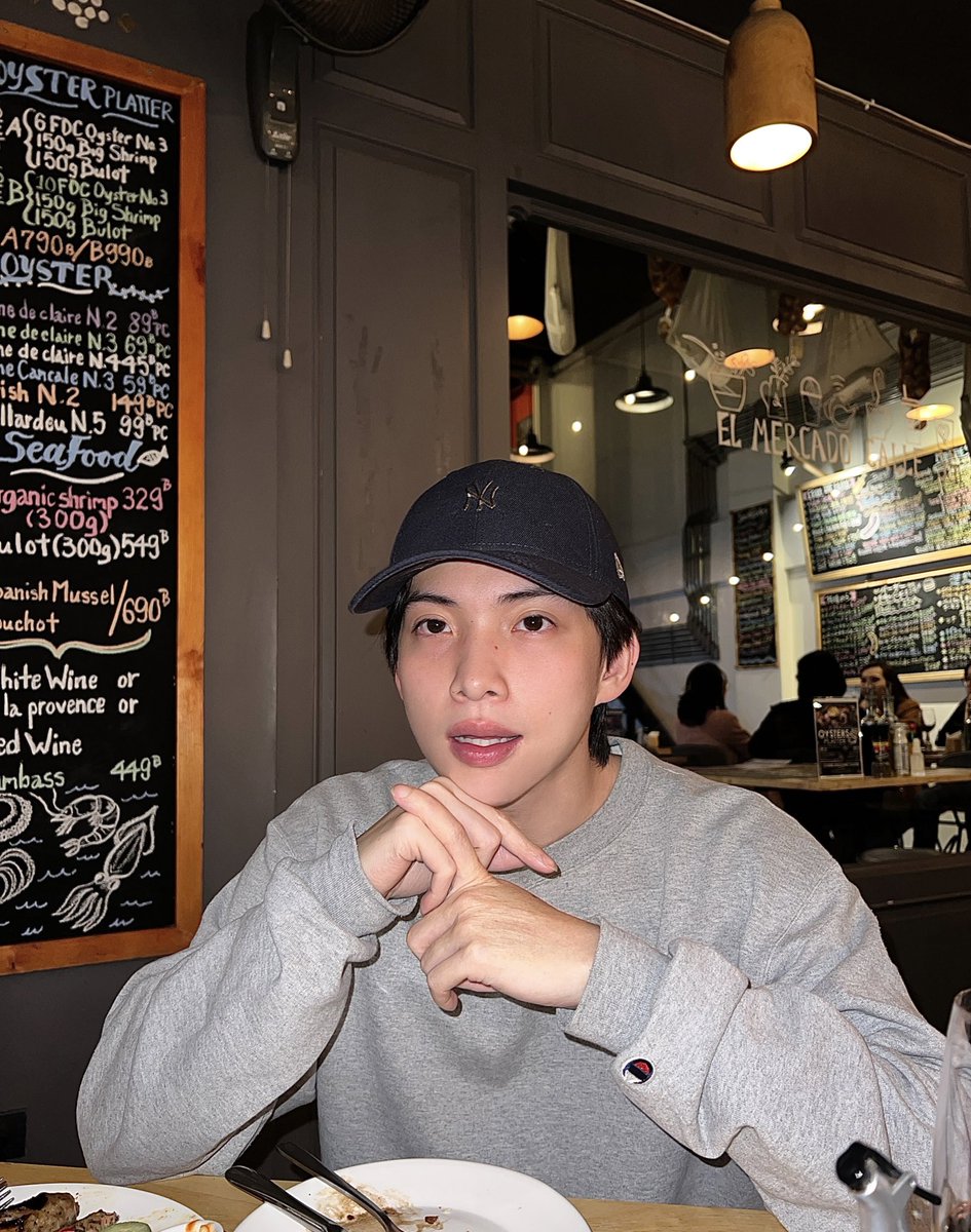 Tai_tnp's tweet photo. เป็นคนนิ่งๆฮะ 🤔
#taitnp https://t.co/5NH7Q7WKtr