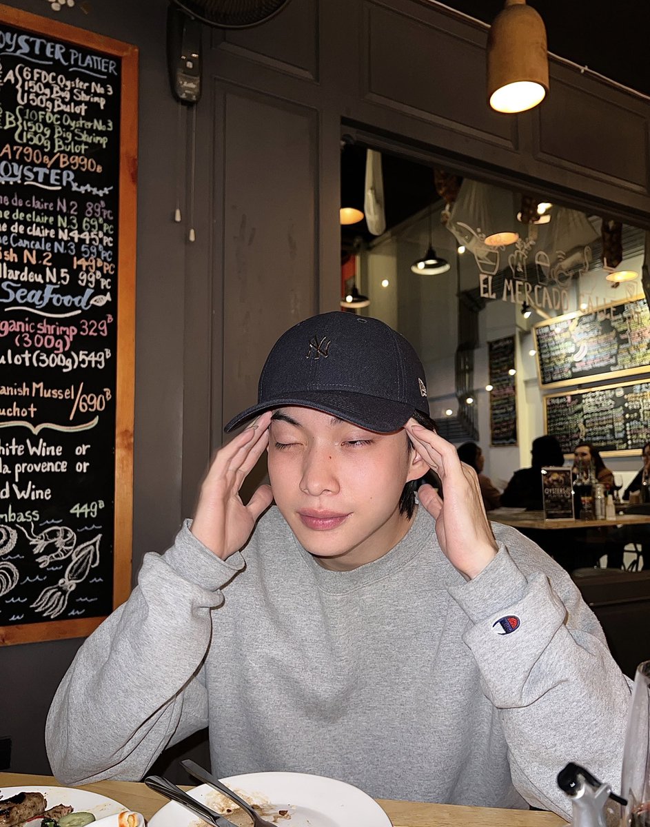 เป็นคนนิ่งๆฮะ 🤔
#taitnp