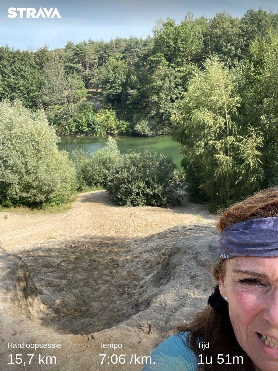 VeraDings's tweet photo. Jaomerdalrecept: oneindig genieten, rennend over gouden paadjes, op en af, langs water ommanteld door groen, onder een strakblauwe lucht. Toppie #GoTrail #loverunning @loopmaatjes @hardloopvriend @LoveRunningNL https://t.co/tXPjHrNN5c https://t.co/DP3fMhMViw