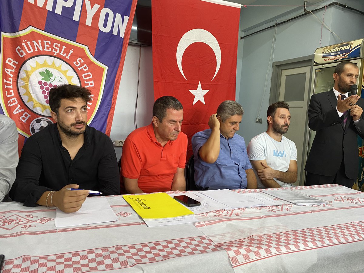 MeteKOCA3455's tweet photo. Yöneticisi olduğum Bağcılar Güneşli Spor’un kongresini gerçekleştirdik. 

önemli spor adamlarımızdan @mhmt_sirkeci ağabeyin divan başkanlığını yaptığı kongremizde mevcut başkan @MithatSayar görevi genç hocamız Sefa İpek’e teslim etti. 

@bunyaminciftci_ @atesh_mustafa https://t.co/UnfUxfo7UJ