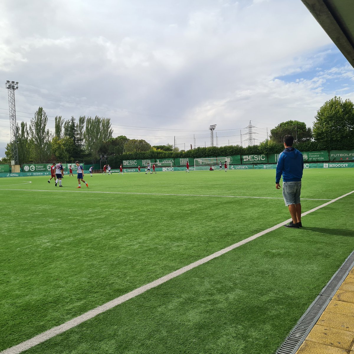 santicalde's tweet photo. Finalizado el 3° partido de pretemporada. Derrota 3-1  ante el @Cfpozuelo 
Buenos primeros 45 minutos y cosas que ajustar de cara al inicio liguero.
En 7 días empieza lo bueno 
Seguimos trabajando 💪⚽️🔵⚪️
@cdsanroqueeff @Santitelli https://t.co/CNDP4ISCsT