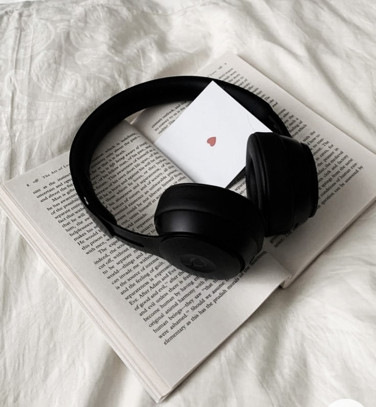 hii im anne im new to #booktwt and im looking for moots <3
.・。.・゜✭・.・✫・゜・
books: stalking jack the ripper, throne of glass, shatter me, grishaverse, the prison healer
.・。.・゜✭・.・✫・゜・
ships: cressworth, warnette, kiva and jaren, kanej

RT's are appreciated 🌙