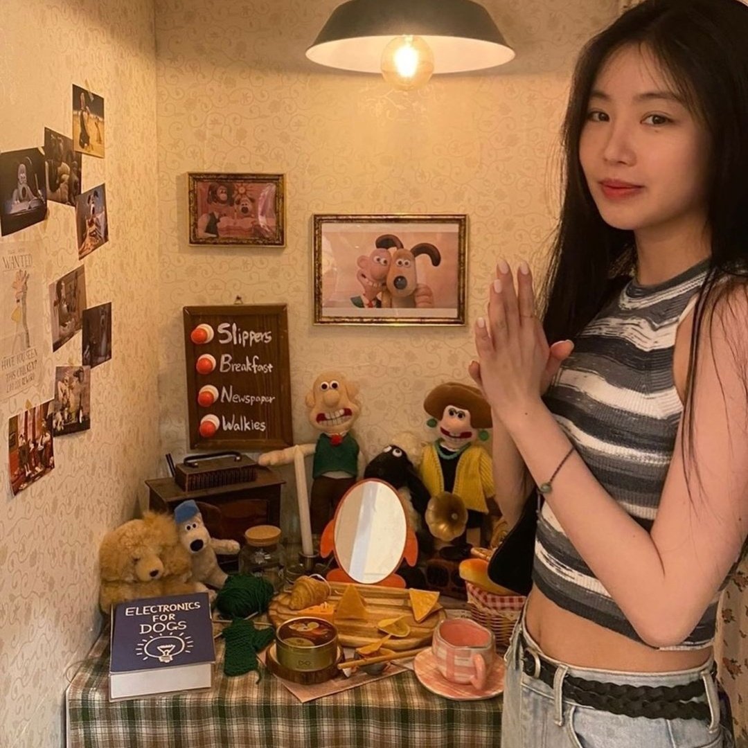 SSoojinprotect's tweet photo. Seo soojin is smiling 🥹

As much as her and us her fans, we have gone through difficult times. Everything has been hard but it's true after a storm sun rises and for us to see Soojin smiling means the sun has risen 😭

We love you so much, a sincere love💙🦋
사랑해요 서수진 💙 https://t.co/eMvYJ8WUXa