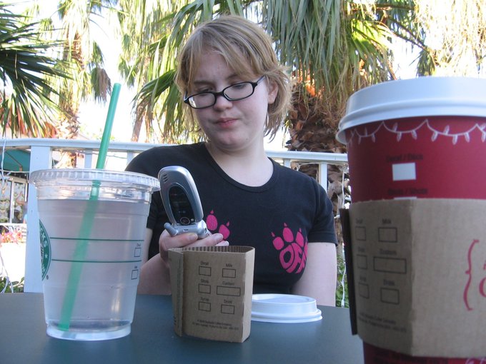 observe: me at age 19, running my fledgling porn empire from a flip phone https://t.co/EmvRBD1lLr