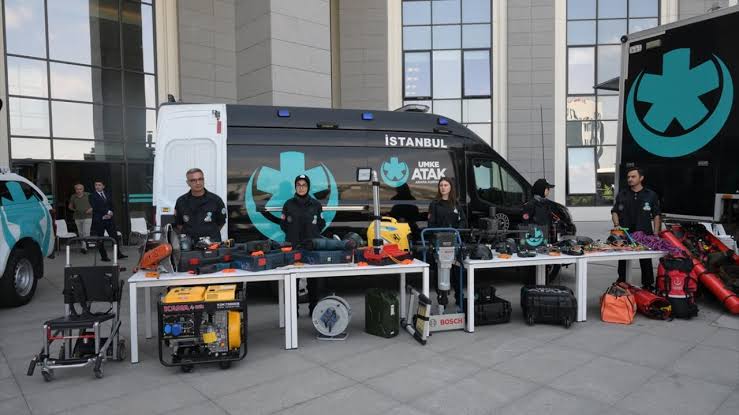 Madem projeler geliştirip yüklü alım yapılıyor, UMKE ATAK projesiyle afet bölgelerine yüklü PARAMEDİK istihdamı bekliyoruz. Deprem, çığ, yangın, terör.. Her olayda en önde PARAMEDİKLER var. En yüklü alımı biz hak ediyoruz!
<a href="/drfahrettinkoca/">Dr. Fahrettin Koca</a>

#SağlıkçıAdilAlımİster