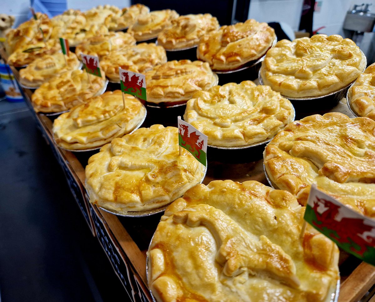 PIEd_PIEper's tweet photo. I'll be lobbing out Pies &amp; Pastries at the @HuntingtonPari1 Summer Fete on the 9th September on Jubilee Field. 

Why not pop down for some Pie related activities and a catch-up? 🥧 👍

#chester #pies #chesterfood #timeforpie #cheshire #supportlocal #pies https://t.co/skQzI73XAl