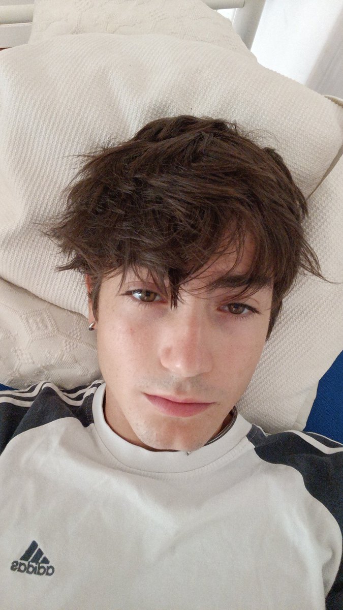 sono2eo2eo's tweet photo. Ricordatemi di non bere mai più https://t.co/lXyd0UEpG9