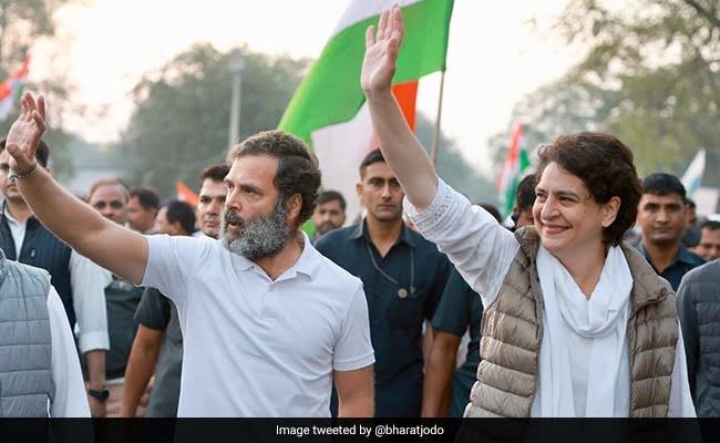 SakthiCongress's tweet photo. பாஜகவினரே, பீதி அடைய வேண்டாம், உங்களின் பொய் பிரச்சாரத்தை நானும் என் சகோதரனும் சேர்ந்தே முறியடிப்போம்: 

- பிரியங்கா காந்தி 💥🔥 https://t.co/uwSKDXKbiA