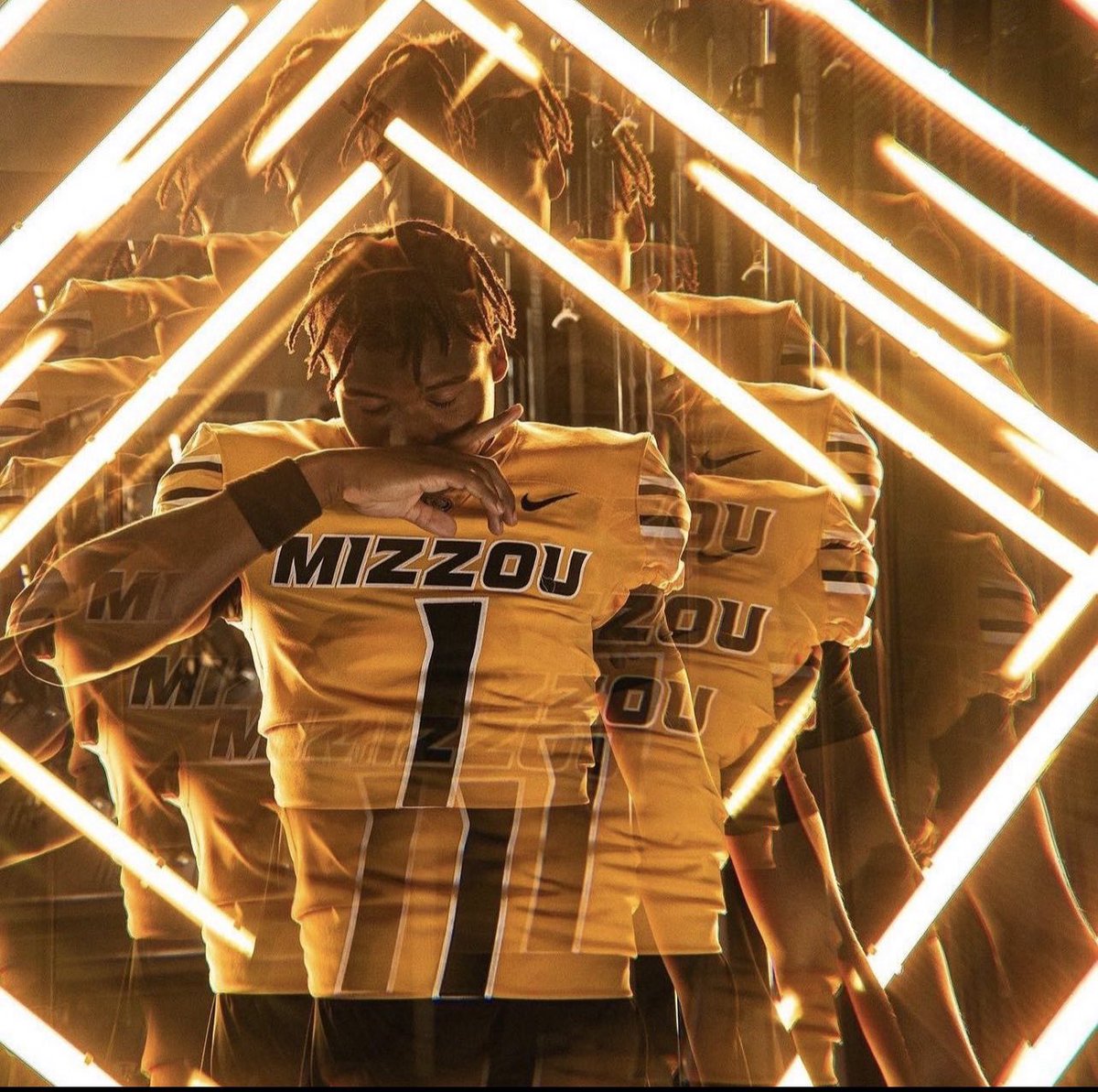 TrueMIZTigers's tweet image. RT to remind Ryan Wingo that you’d like him to stay H🐯ME and commit to Mizzou!

#MIZ @_Ryanwingo1