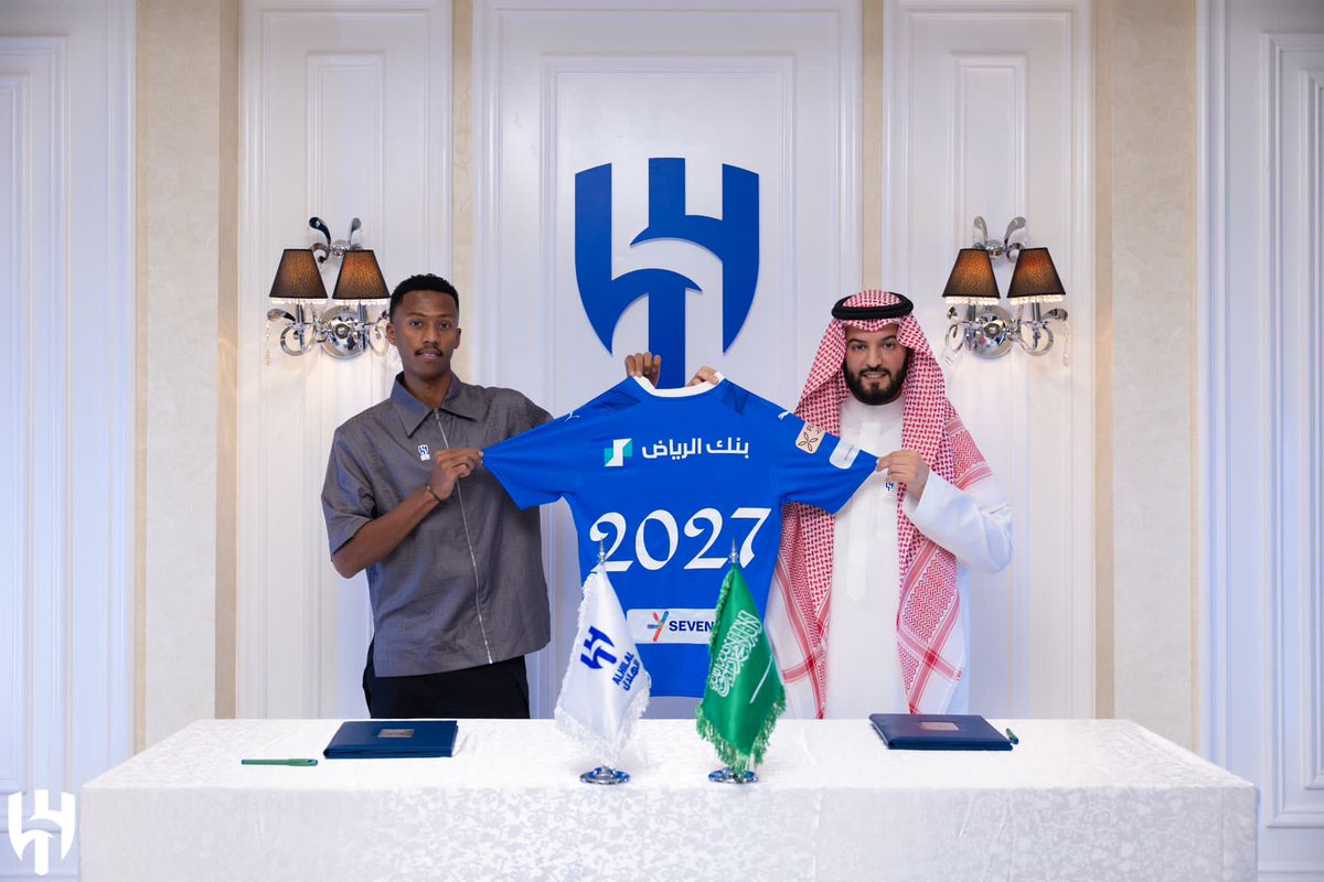 Alhilal_EN's tweet photo. Adding further years to his story with us 🤩
NASSER renewed his commitment ✍🏻

#Nasser_Hilali
#AlHilal 💙 https://t.co/v1oIXrrBE6
