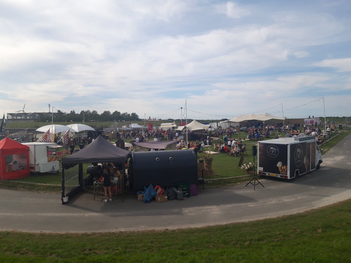 MJKnippenberg's tweet photo. Beach Food Festival Texel #BFF. Heerlijk in de zon genieten van eten en drinken nabij jachthaven #Oudeschild. #Texel #Vrijheid 2023 https://t.co/d1v8AacfIu