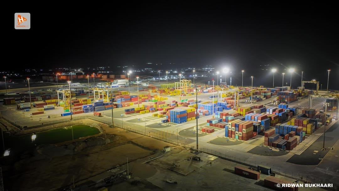 AmbMohamedHagi's tweet photo. The supply chain in Berbera is currently experiencing unprecedented growth, with import and export activities witnessing a significant and consistent increase on a daily basis. This period can be considered as the pinnacle of Berbera's historical performance in terms of supply chain operations.