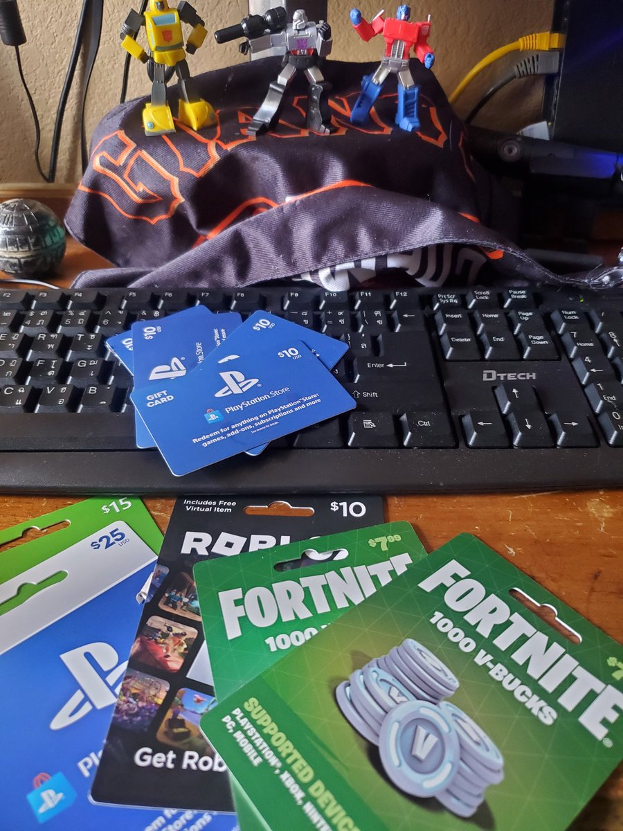 BabyOrcy's tweet photo. What I've given away so far. It's nuts!! Around $85 in giveaways. All you gotta do is watch. 

#xbox #psn #steam #roblox #fortnite #giftcards #twitch #smallstreamers @Retweelgend https://t.co/D51J5cAYop