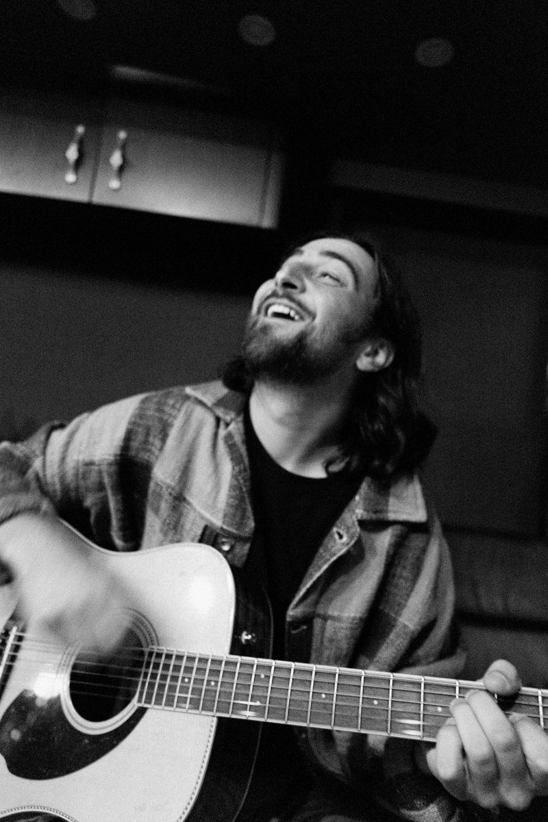 Noah Kahan tweet media