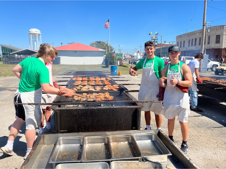 Wethersfield230's tweet photo. Goose Island takeover in the pork chop tent at Hog Days!
#OneBlockOneFlock https://t.co/SRMQygG4bC