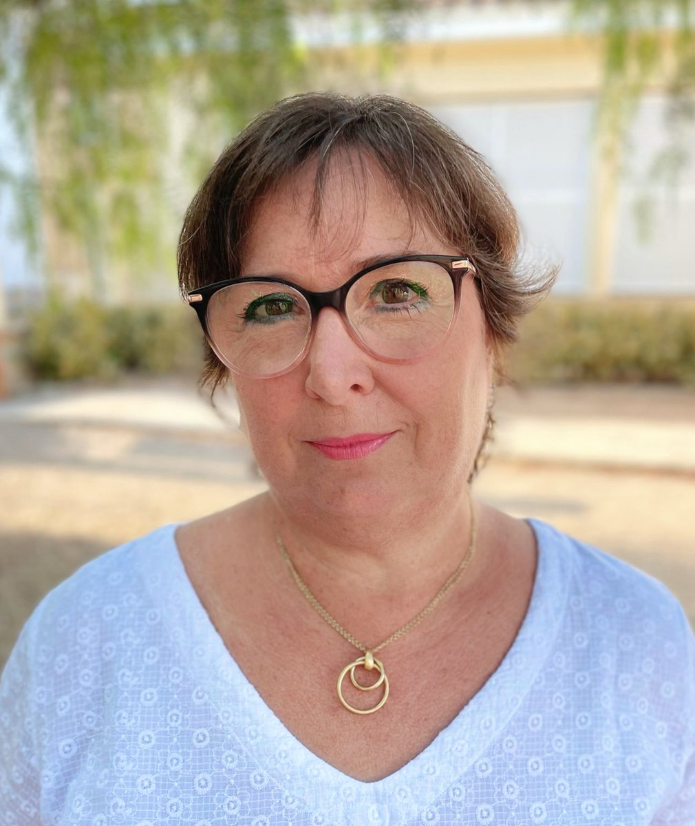 ConversesC's tweet photo. Joana Subirats Alvarez @nuriajoana 
Professora de Filosofia @insroquetes
#taularodona modera
#LluísMontull
🔝Ponència:
Jo soc jo i les meues contradiccions.
#Filosofia
💭
#identitat
🦋
#revolució
💥 https://t.co/rK3udLuXjE