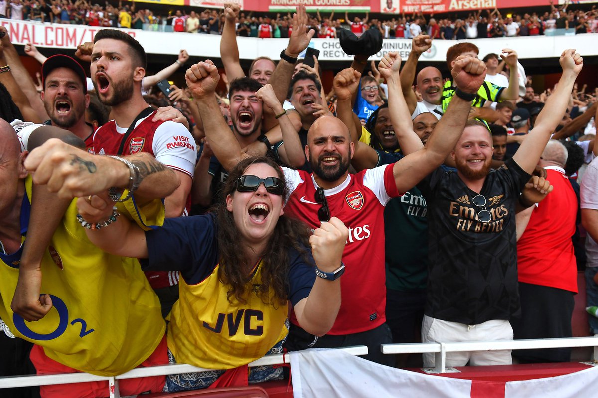 SallyBolo's tweet photo. Hey there, Man U fans! 😄 Just a reminder that the Emirates is our playground! 🏟️ Arsenal 3 - Man U 1! 🔴⚪ #GunnersRule #EmiratesEra #ARSMUN https://t.co/yKioemeccD