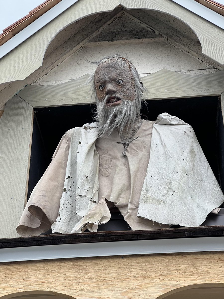 spacemacchiato's tweet image. Thinking about the insanely fucked puppet in the Noah’s Ark ride at Kennywood on this Sunday afternoon