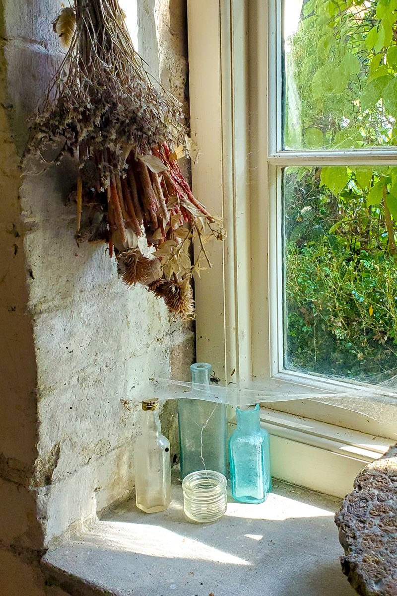 tunde_art's tweet photo. Went to see the last working watermill on the River Cam at Hinxton. The mill dates back to the 17th century, now it's owned and run by @CambridgePPF as a working museum. They turn it on from time to time, like today. 

#lostinhistory #watermill #whatsaround #cambridge https://t.co/qFMdGfvqxm