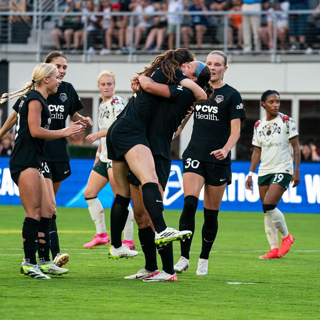 NWSLBR's tweet image. 𝐅𝐈𝐍𝐀𝐋 𝐃𝐄 𝐑𝐎𝐃𝐀𝐃𝐀🔥🔥

Finalizando a rodada 1️⃣8️⃣ com 3 jogaços de mexer na tabela.. segue o 🧶

🏠 Washington Spirit
🆚 Chicago Red Stars 
🏟️ Audi Field 
🕒 18:00
📺 DAZNWFootball YouTube/ Nwslsoccer 
🔗watch.nwslsoccer.com

#SpiritRules #ChiStars 
#NWSL #WASvCHI