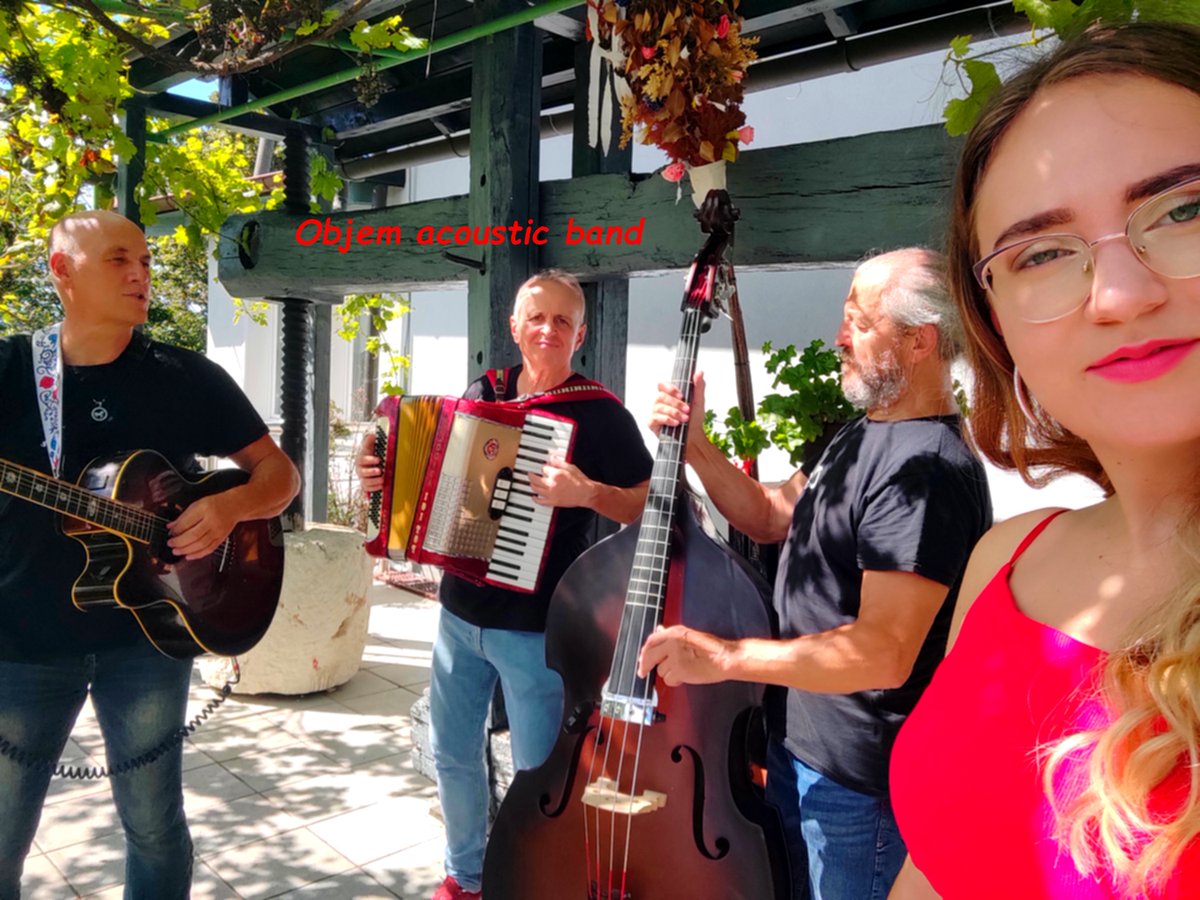 TugoOBJEM's tweet photo. ❤️ POROČNI SPREJEM
🎷 Tako smo v akustični zasedbi (Objem Acoustic) pričakali pred lokalom Gostišče Maček naša dva mladoporočenca Marina in Aljo ter vesele svate.
.
.
.
.
#glasbanaporoki #poročniband #objemband #poročna #poroka #srečno #poročnapravljica #ljubezen #najlepšidan https://t.co/fHSS4p9f1H