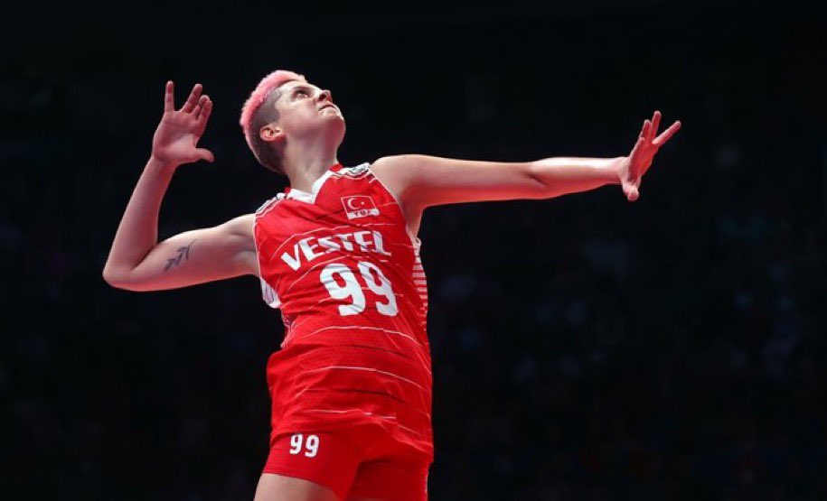 Ebrar vurdukça;

Sırplar inliyor!
Yobaz inliyor!
Kıvırcık inliyor!
Troller inliyor!
Kadın düşmanları inliyor!

HELAL OLSUN EBRAR!