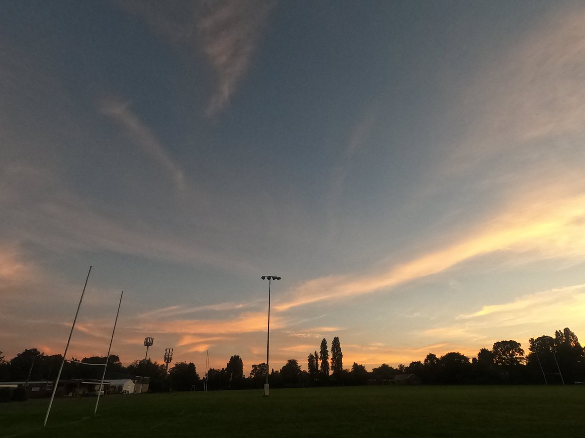 DELTA9_DELTA9's tweet image. evening chemical sky north birmingham uk 3.9.23 #StratosphericAerosolInjection  #solarradiationmanagement #geoengineering #chemtrails