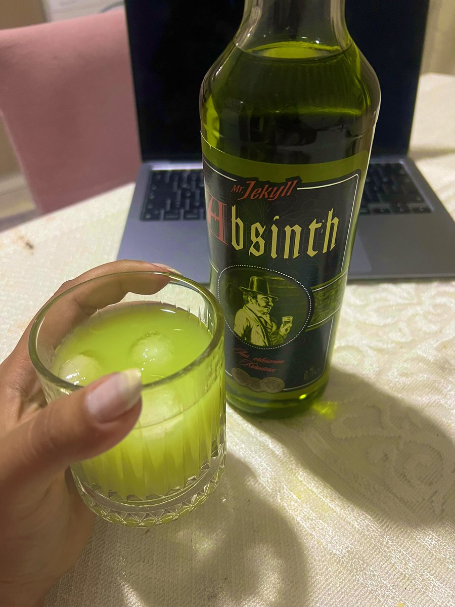 eddaaaaaaaaaaa's tweet photo. En yasaklı içkilerde bugün yeşil peri 👌 https://t.co/Bvty4PX8WA