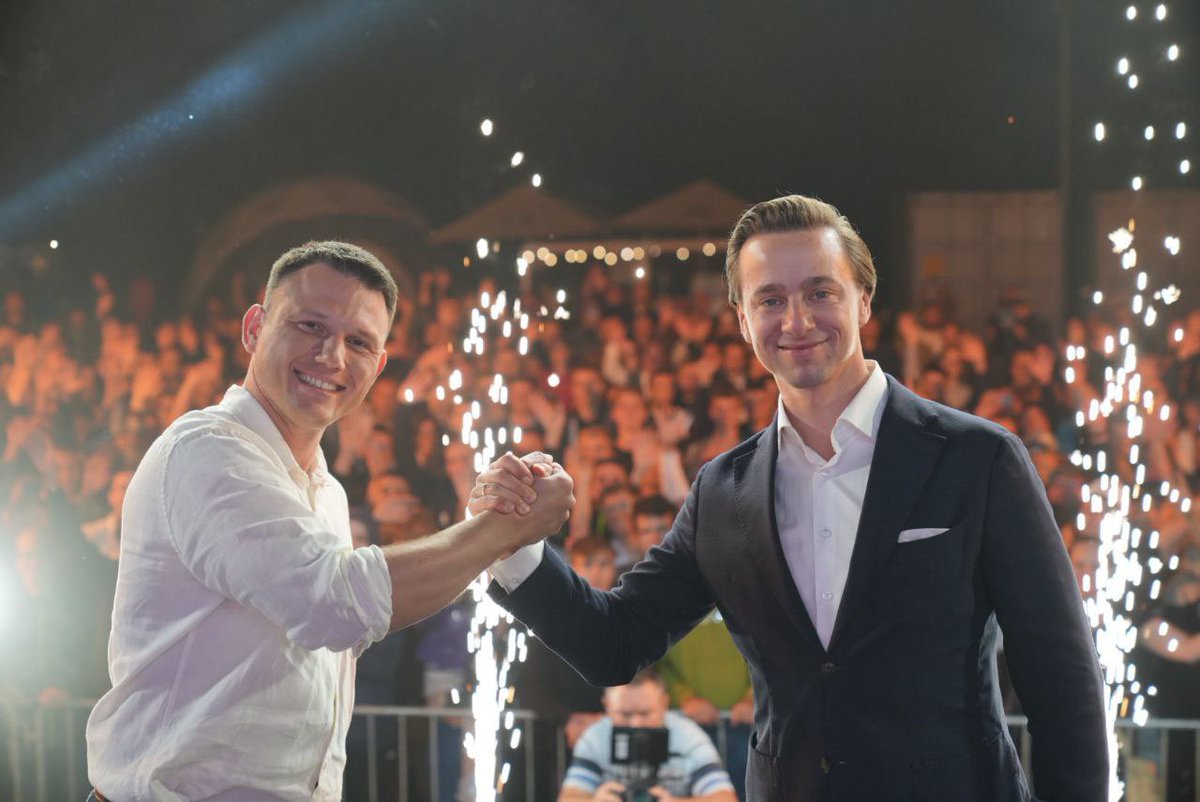 SlawomirMentzen's tweet photo. Bydgoszcz, było świetnie! Bardzo dziękujemy za Waszą obecność! 🔥

Kolejne spotkania już od 15 września! 

Do zobaczenia! https://t.co/TpN4LWbun0