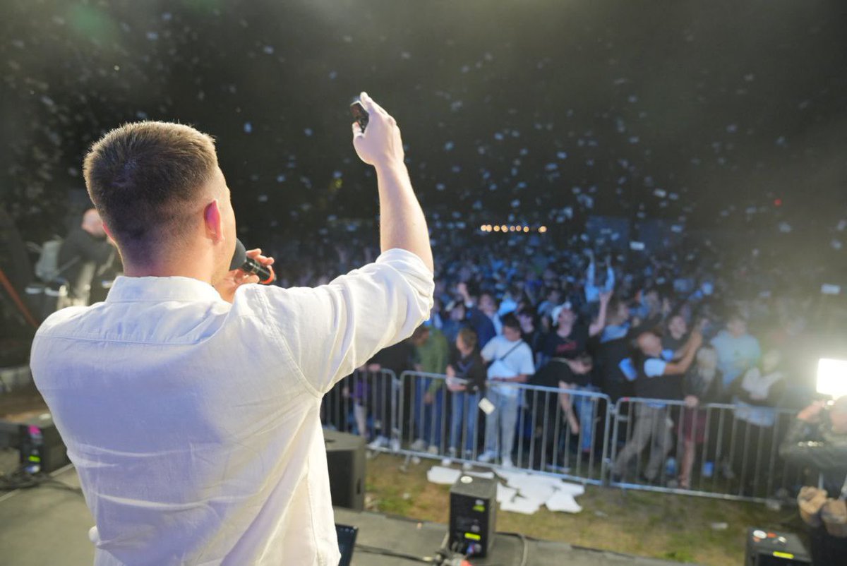 SlawomirMentzen's tweet photo. Bydgoszcz, było świetnie! Bardzo dziękujemy za Waszą obecność! 🔥

Kolejne spotkania już od 15 września! 

Do zobaczenia! https://t.co/TpN4LWbun0