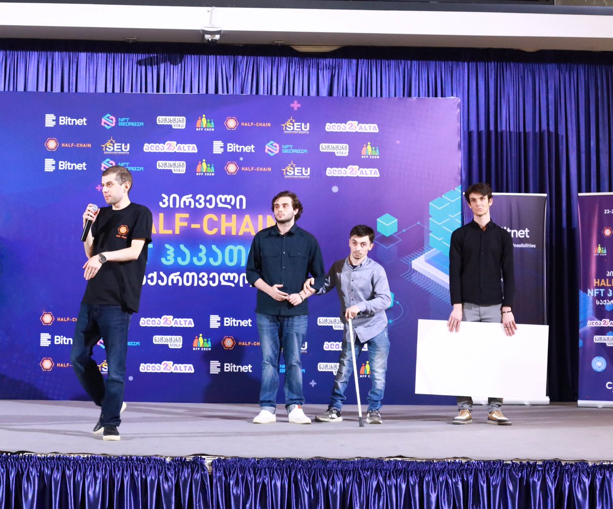 HALF-CHAIN tweet media