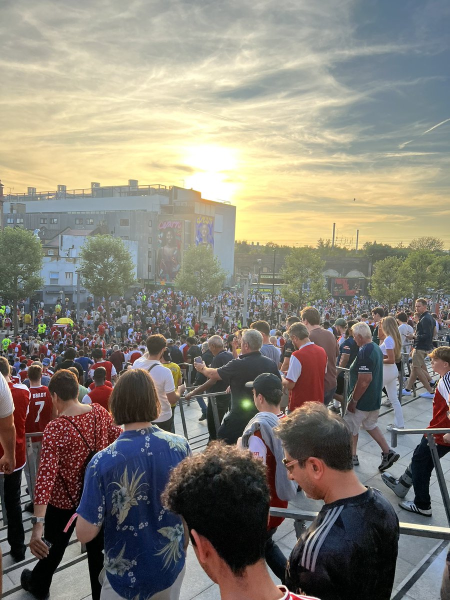 What a beautiful evening🍚🍚👶 #ArsenalDK