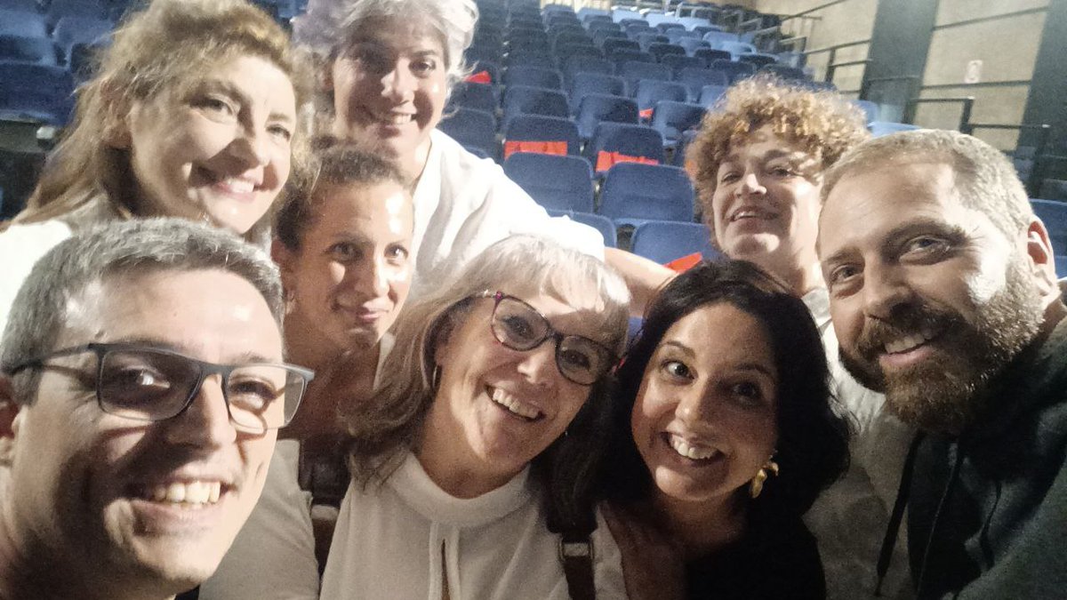 BlancaBaltes's tweet photo. #PodtalksFancon23
Una imagen vale mil palabras.... También en esta ocasión de la "Toma 2023" en el Teatre de la Vila de Palau Solità y Plegamans
Alegrías.... ¡Hasta pronto!
@podtalks
@anareyeslorenzo
@Martarp85389796
@sunne
@isabelgalvez04
@nievedemedina
#cristinamarcos https://t.co/wAkDGXjjrK