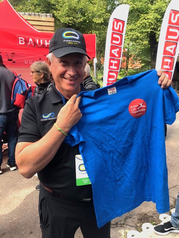 ActiveLifeFound's tweet image. Två Active Life Challenge hölls under Finnkampen '23. Igår gissades på den sammanlagda längden av alla startandes bästa resultat i damernas längd. Vinnare var Tony som är stolt ny ägare av en signerad Active Life T shirt. Han kom närmast med en gissning på 3732 cm. Grattis Tony!