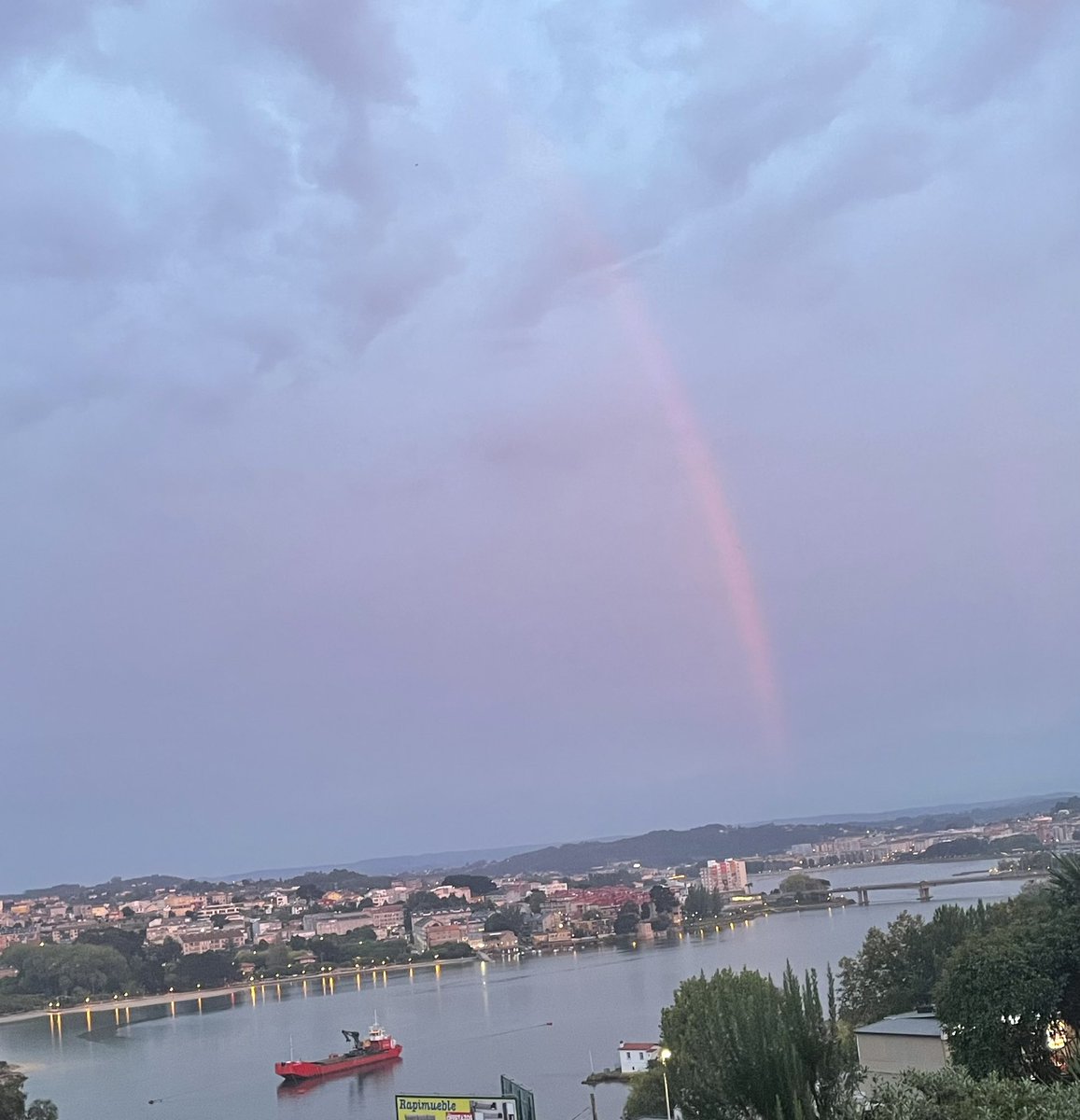 NachoSierraQ's tweet photo. Cielo naranja en A Coruña. https://t.co/lDC8c7ubNV