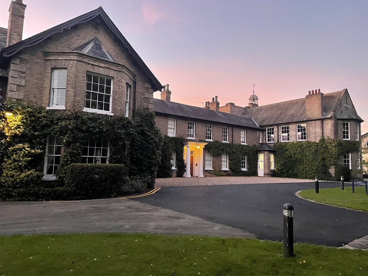 HeadPockSchool's tweet image. Looking forward to welcoming:
Colleagues back tomorrow 
New pupils on Wednesday 
Everybody on Thursday 
Have a super term and a wonderful year all @PockSchool and @PockPrep 
#startofterm #NewYear2023