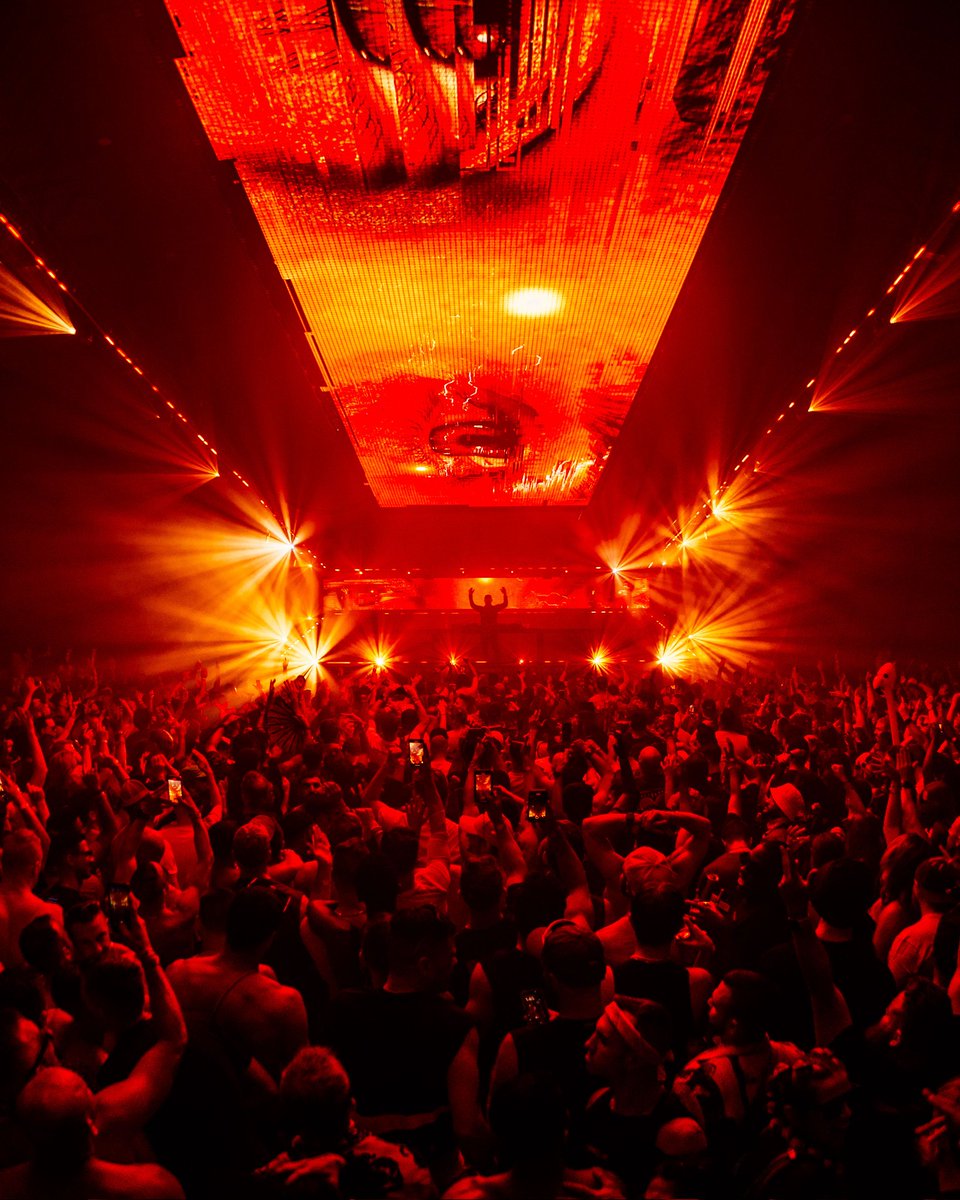 ericprydz's tweet photo. 2 amazing but very different shows… until next time Chicago…
@arcmusicfest @RadiusChicago https://t.co/WaJc9Yk9fw