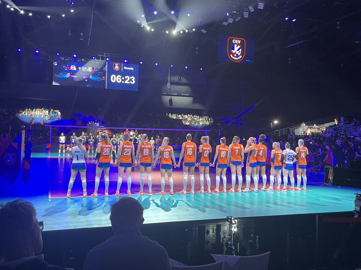 Qualisopher (@ard_kramer) on Twitter photo natuurlijk mooi om bij de winst van de <a href="/Volleybaldames/">TeamNL Volleybaldames</a> te zijn, net zo belangrijk is waardering voor vrijwilligers bij <a href="/nevobo/">Nevobo</a> zoals Peet Besuijen <a href="/deburgst/">De Burgst Breda</a> al 25 actief bij #cmvvolleybal naast zijn vereniging en was het mij een eer hem de zilveren speld uit te mogen reiken natuurlijk mooi om bij de winst van de <a href="/Volleybaldames/">TeamNL Volleybaldames</a> te zijn, net zo belangrijk is waardering voor vrijwilligers bij <a href="/nevobo/">Nevobo</a> zoals Peet Besuijen <a href="/deburgst/">De Burgst Breda</a> al 25 actief bij #cmvvolleybal naast zijn vereniging en was het mij een eer hem de zilveren speld uit te mogen reiken