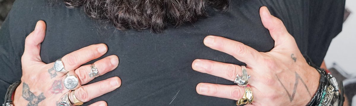 LakotaDi's tweet photo. Beautiful pics of JD's hands - cropped from my M&G pics.πβ€οΈπ
#HollywoodVampiresVIP https://t.co/fHnl42Nbx2
