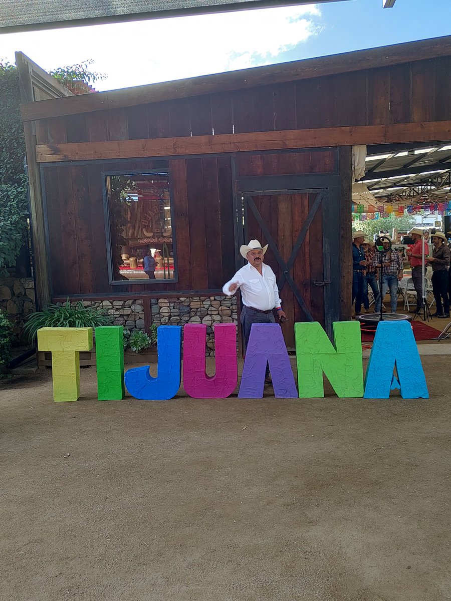 xxx_nuevo's tweet photo. Tijuana es bella! Quién para colaborar https://t.co/el6nrLUauK
